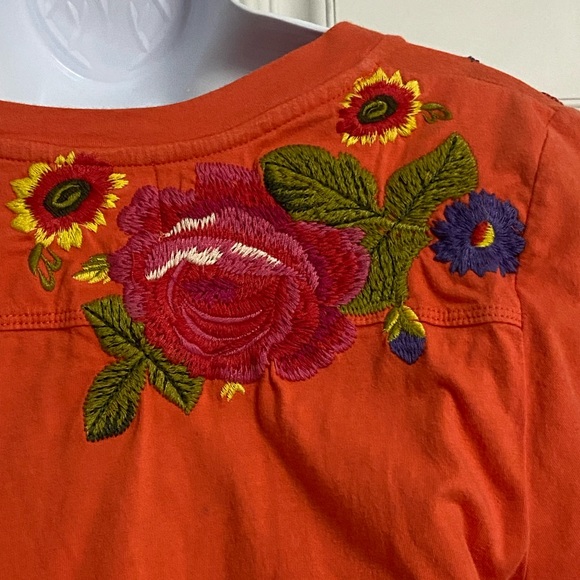 1- JOHNNY WAS Tangerine Embroidered T-Shirt - Picture 4 of 7